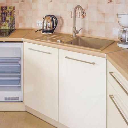 1 Bedroom Gorgeous Apartment In Gdansk Stogi Bagian luar foto